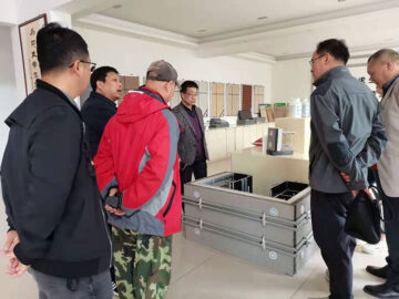 河南省建設廳科技與標準處康處長、河南省建筑協(xié)會段秘書長、河南省建筑科學研究院黃工等一行蒞臨考察